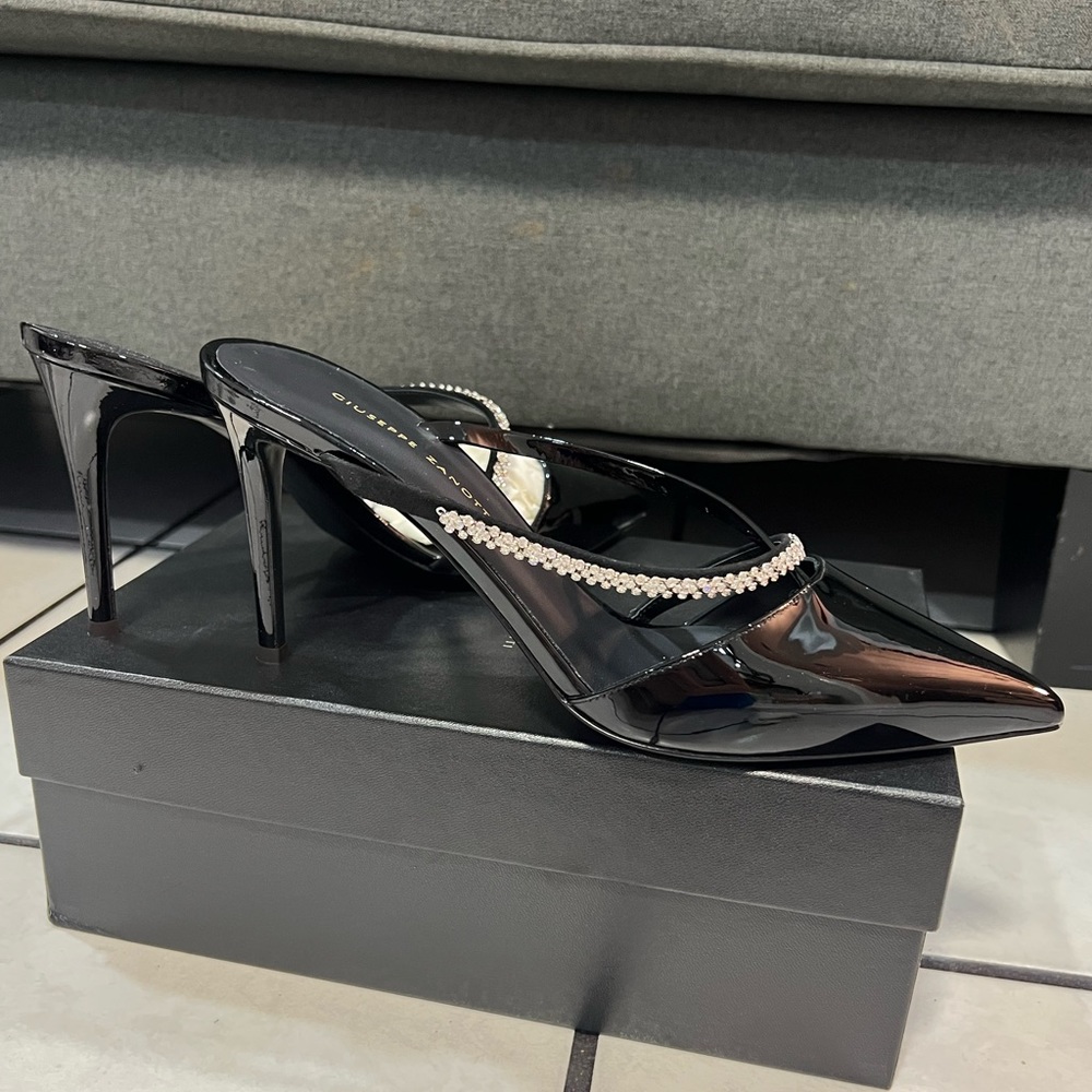 ‼️🔥BRAND NEW Elegant Giuseppe Zanotti Embellished Heels - Picture 2 of 5